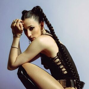 Meet your Posher, Emi